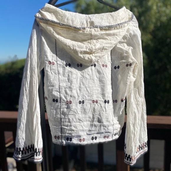 Free People, Long Sleeve, Embroidered Ivory Boho Hooded Top. Size Small. NWOT - Picture 5 of 11